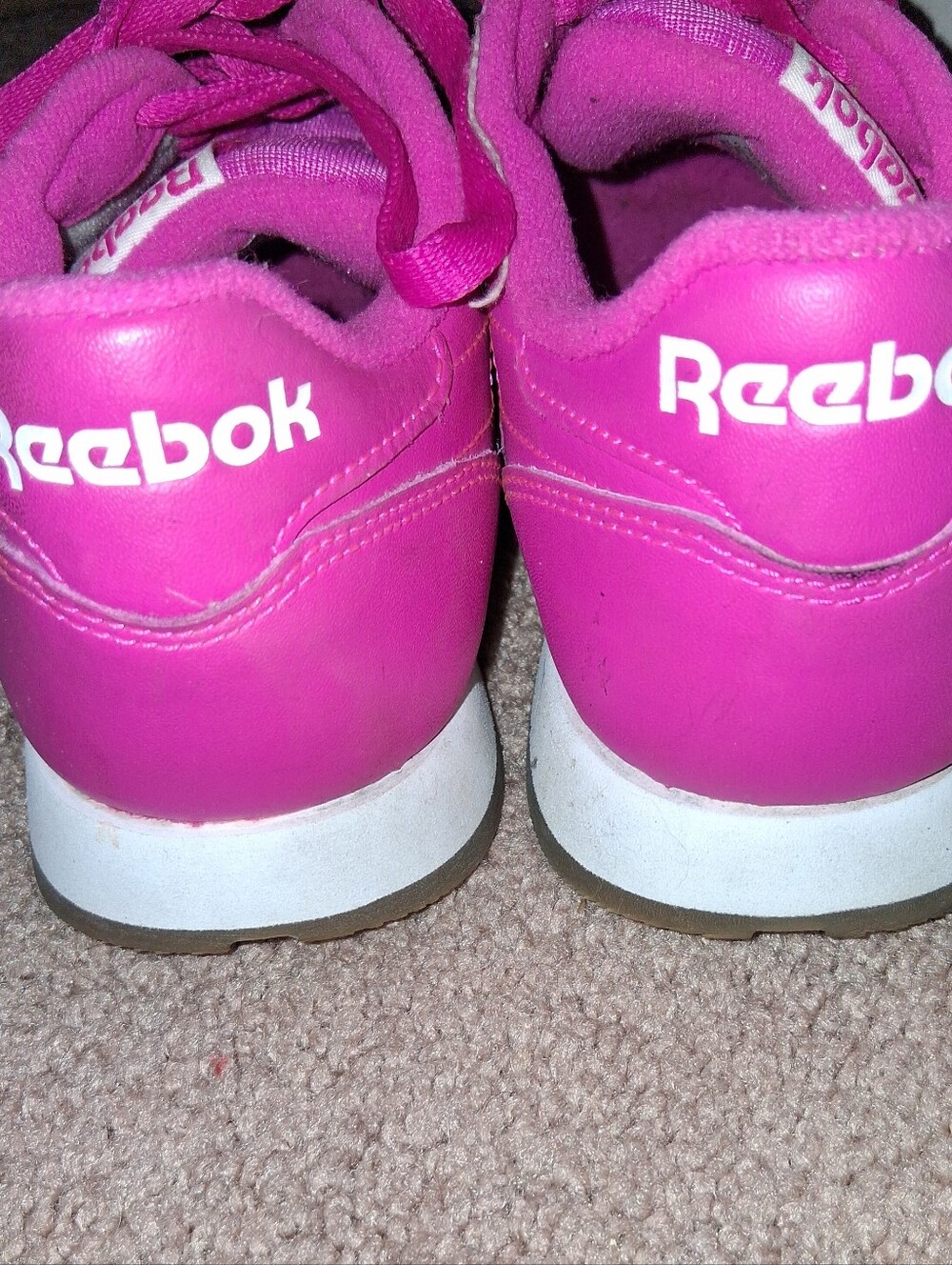 Like New Reebok Size 8 Women’s Bright Pink Low-Top Lace-Up Sneakers - Picture 3 of 8
